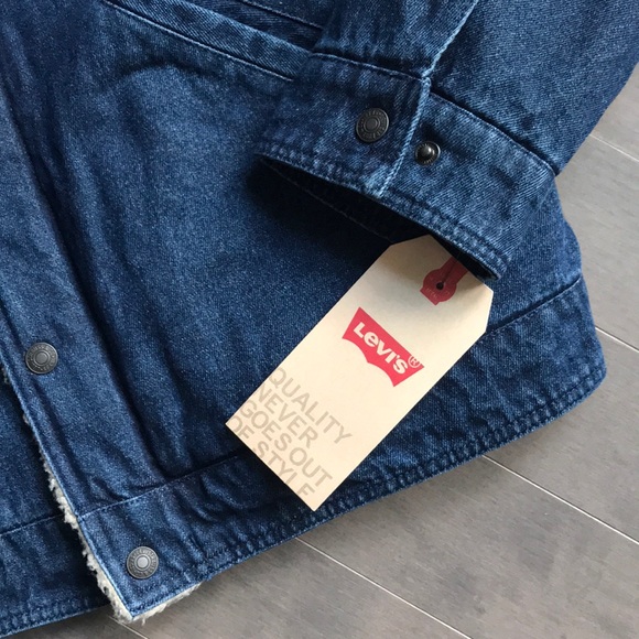 ❗️Last Chance Levi’s Fur Lined Trucker Jean Jacket - Picture 4 of 8